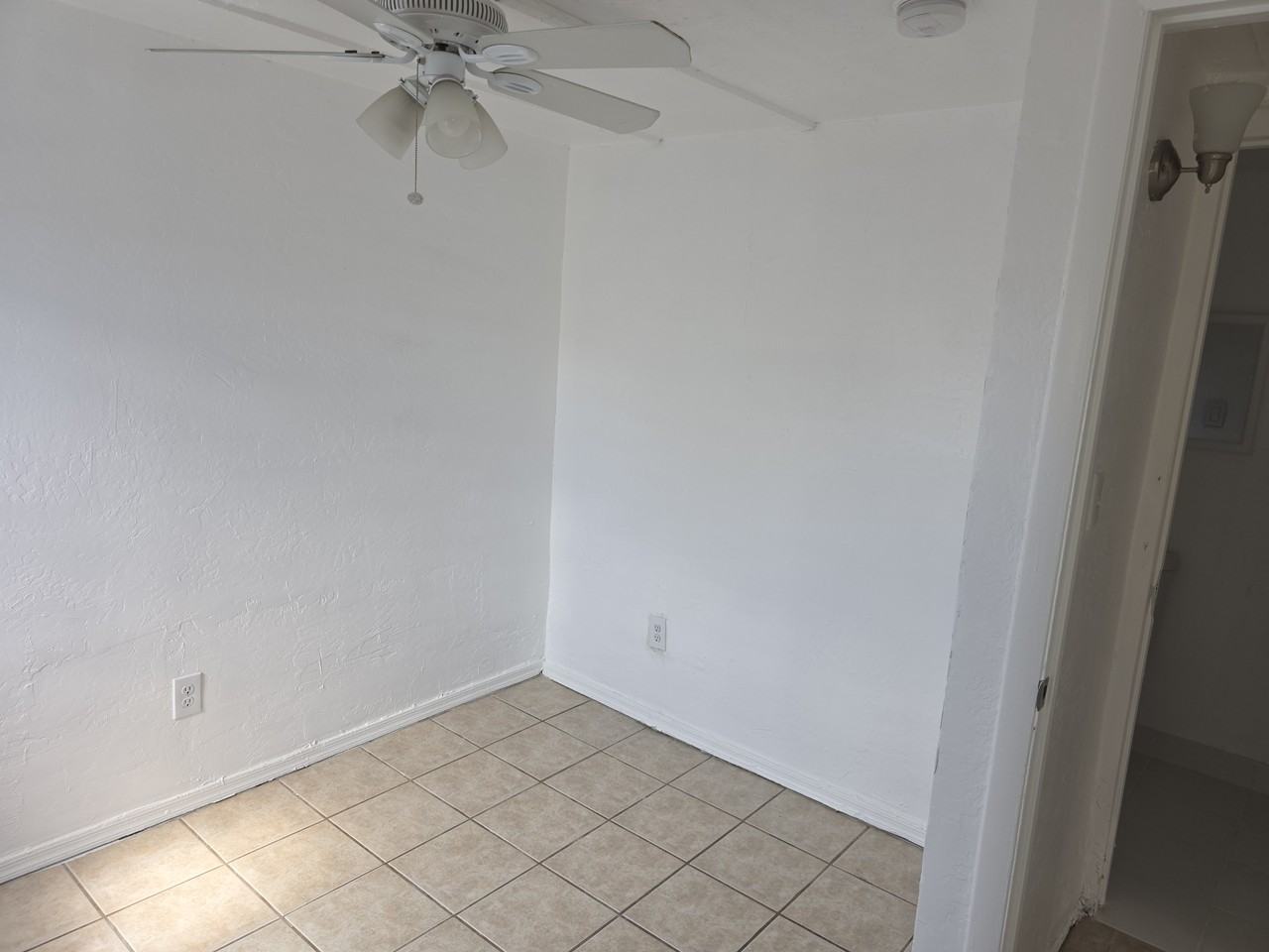 3818 W Portland St #4 - Photo 5 of 11