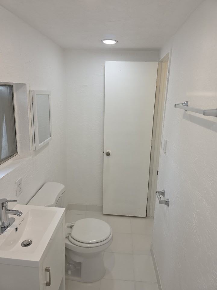 3818 W Portland St #4 - Photo 6 of 11