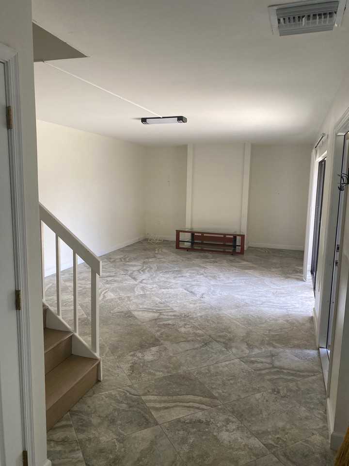 313 3rd Ct - Photo 3 of 9