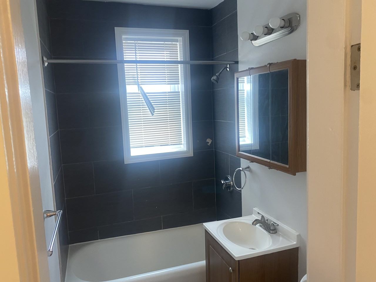 39 Rockland Ave #25 - Photo 3 of 7