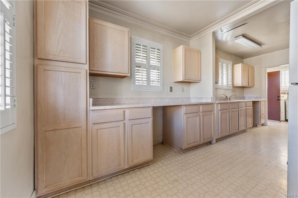 1122 W 77th St #NA - Photo 4 of 4