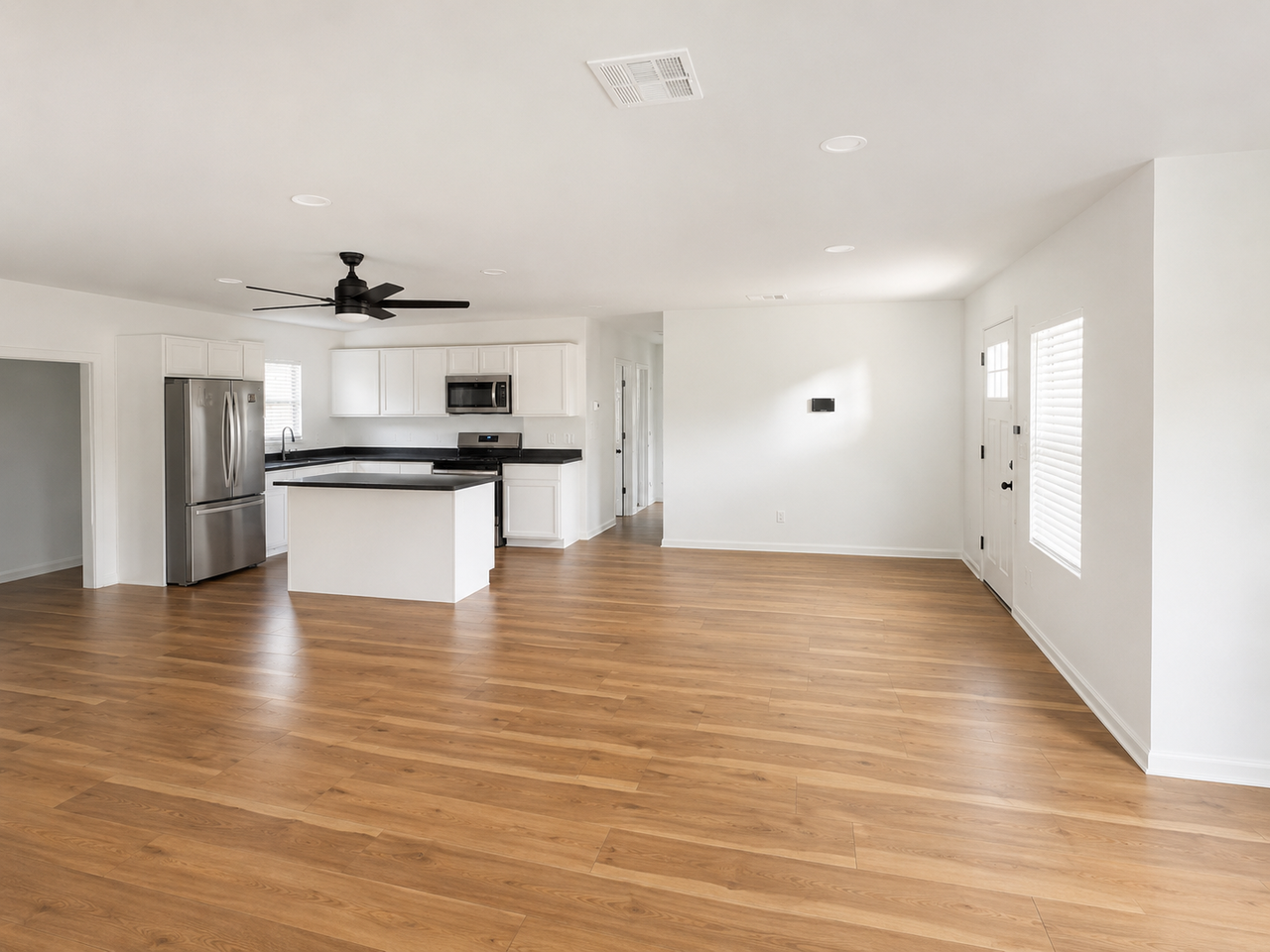 1934 Collins Ave #NA - Photo 2 of 8