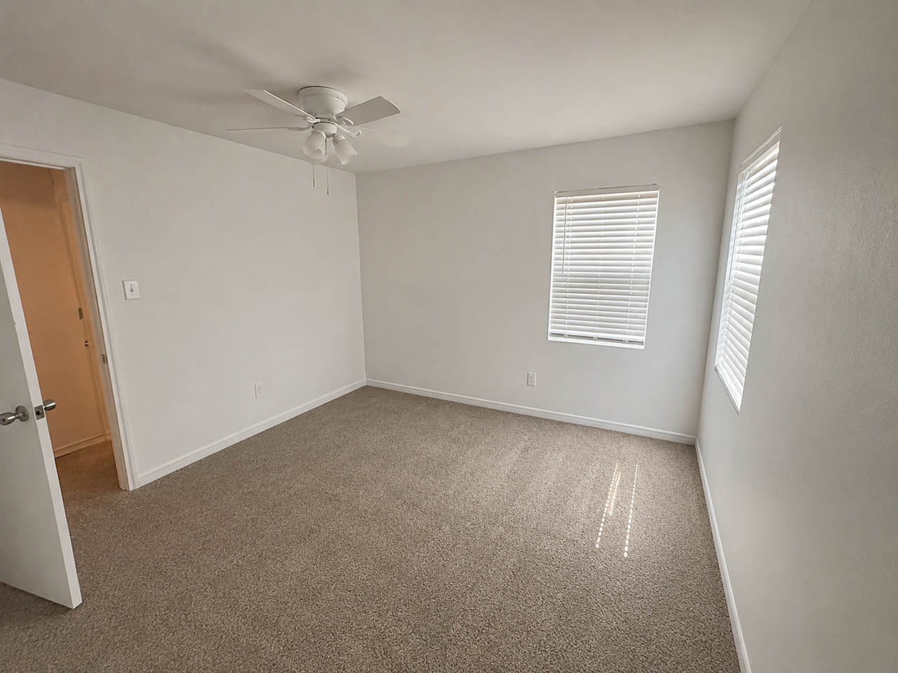 1934 Collins Ave #NA - Photo 6 of 8