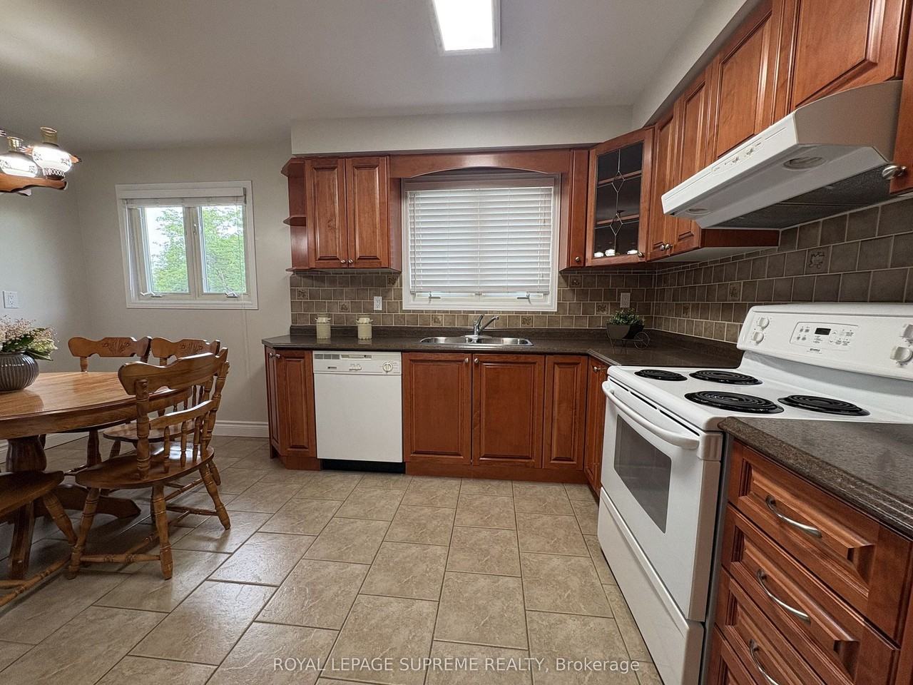 966 Lovingston Crescent - Photo 6 of 23