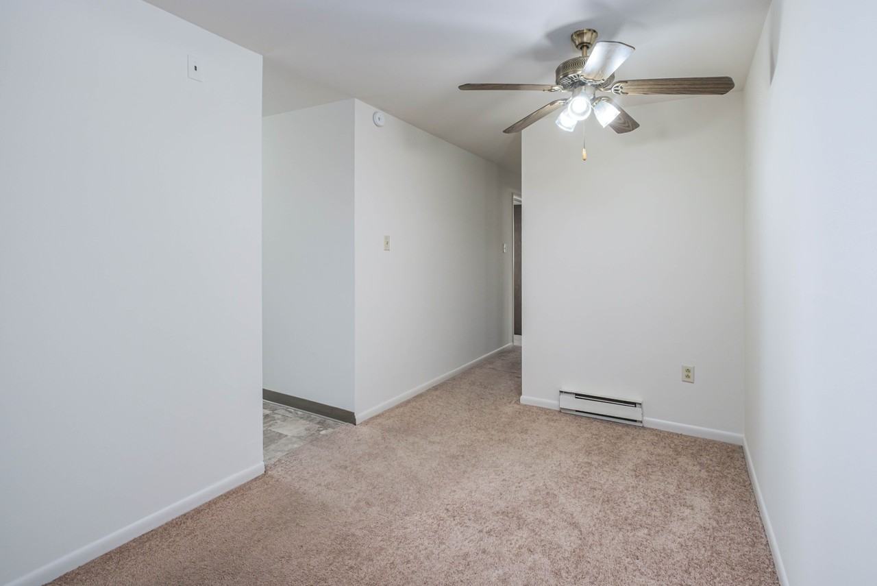 340 College Manor Ave Apt 7 #340-7 - Photo 5 of 10