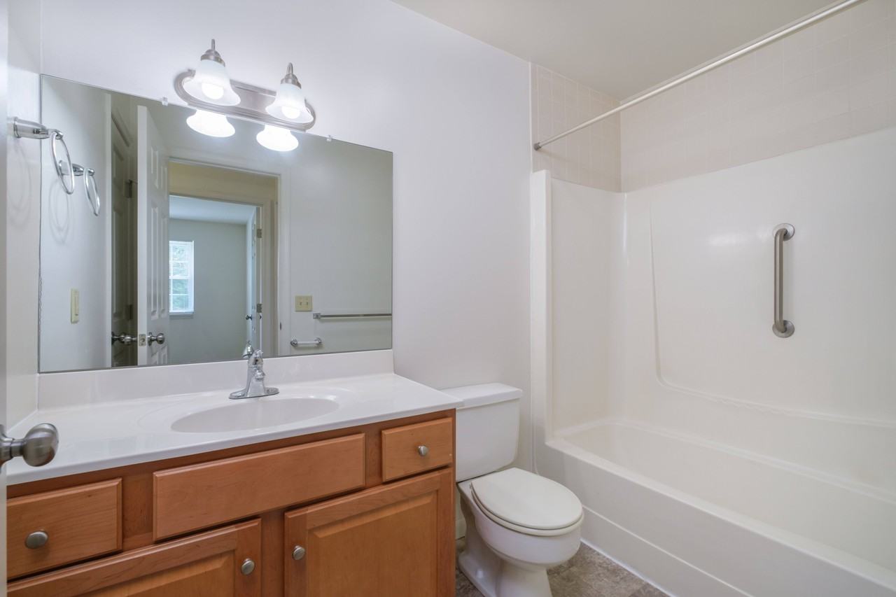 340 College Manor Ave Apt 7 #340-7 - Photo 6 of 10