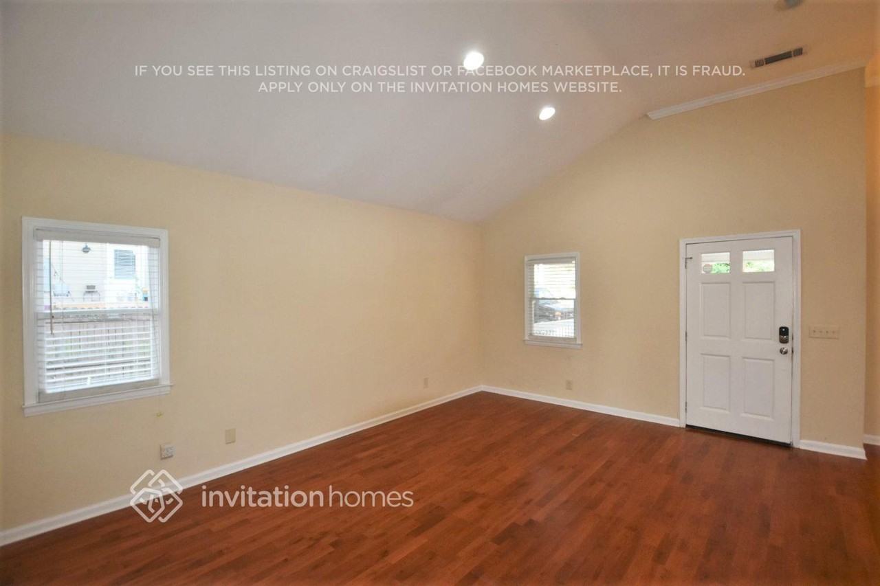 1551 New St Ne - Photo 2 of 14