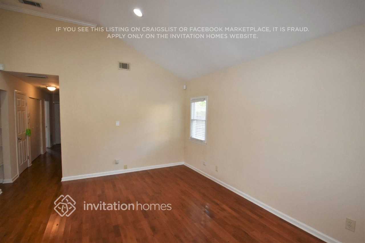 1551 New St Ne - Photo 3 of 14