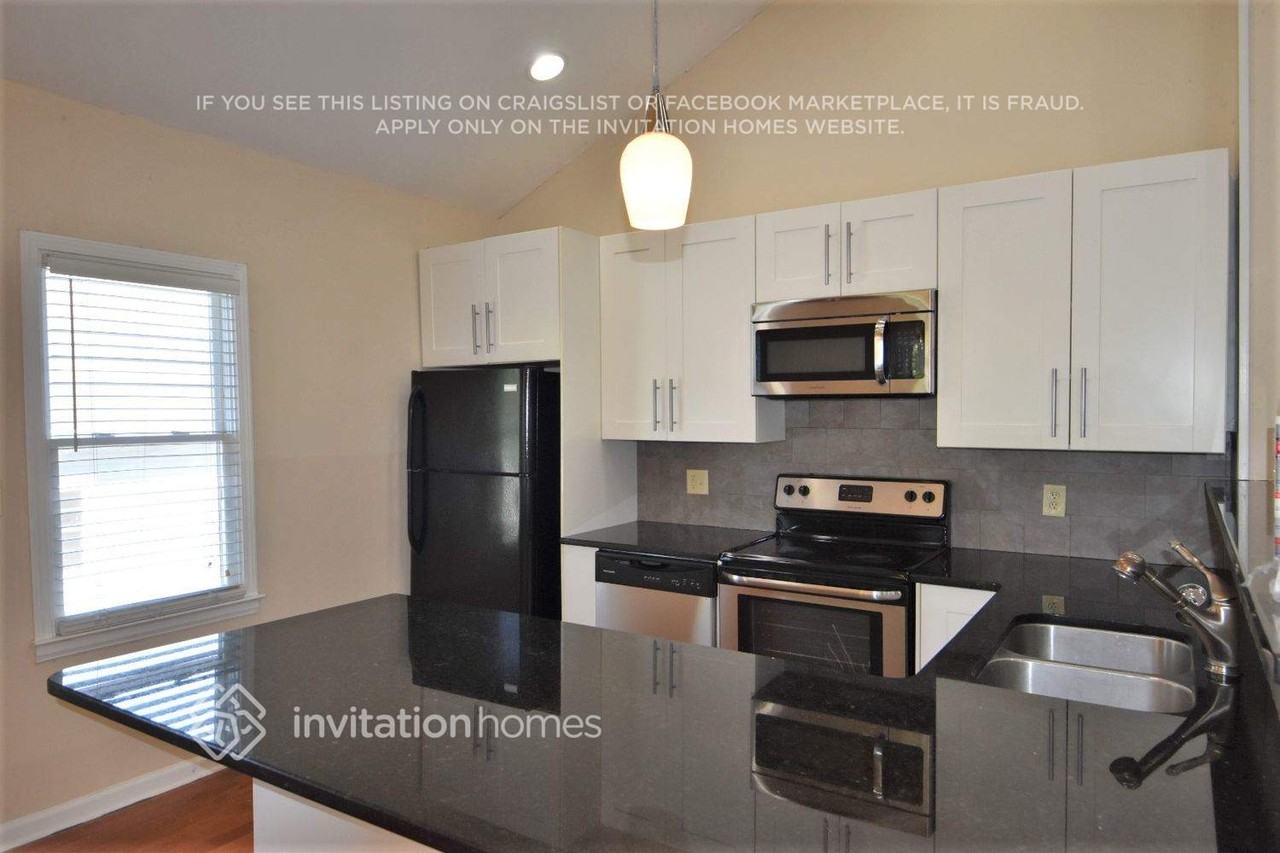 1551 New St Ne - Photo 4 of 14