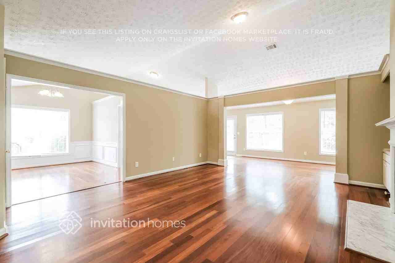 2121 Prospect Walk Way - Photo 5 of 17