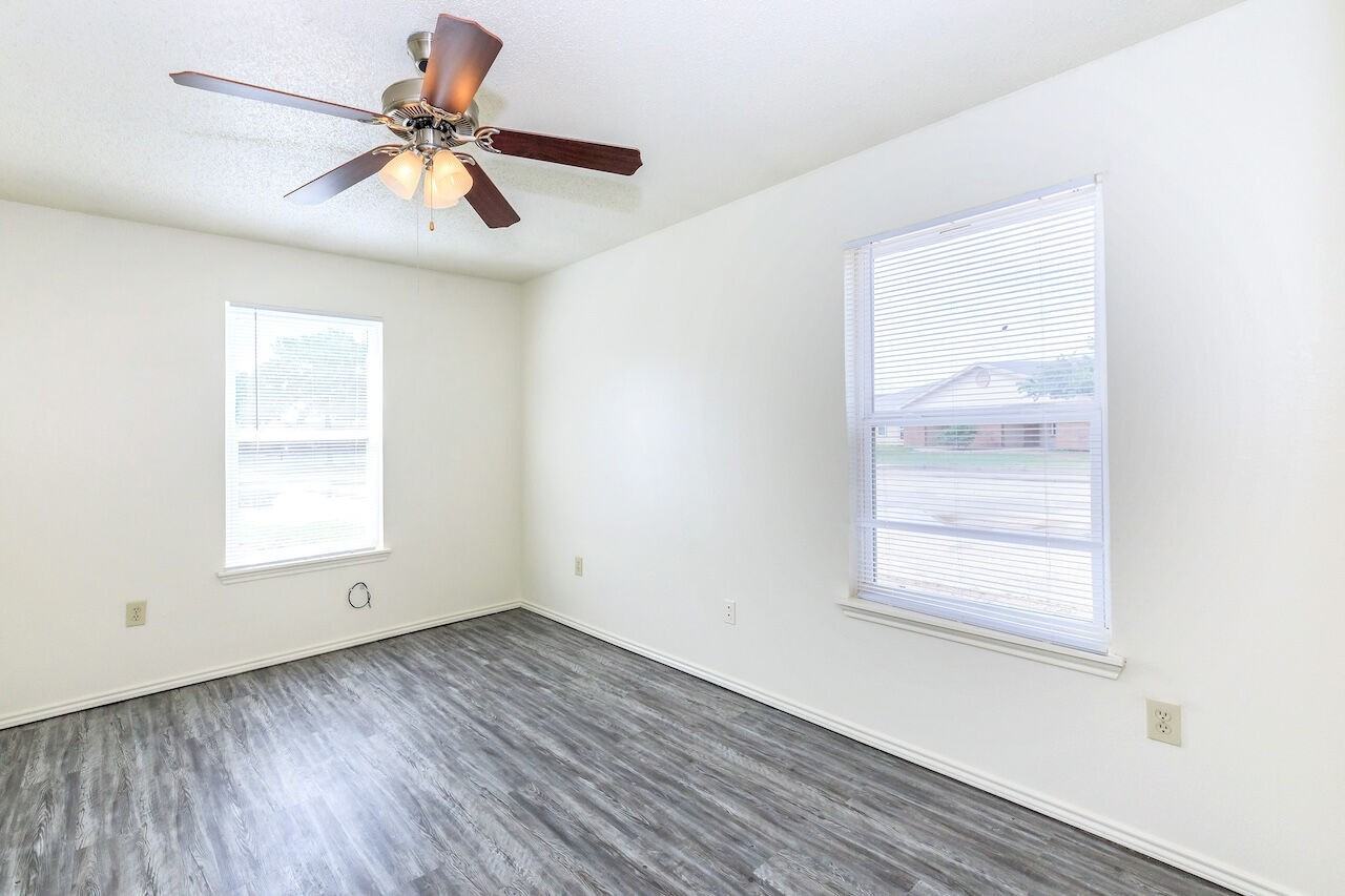 Cameron Court - Photo 6 of 48