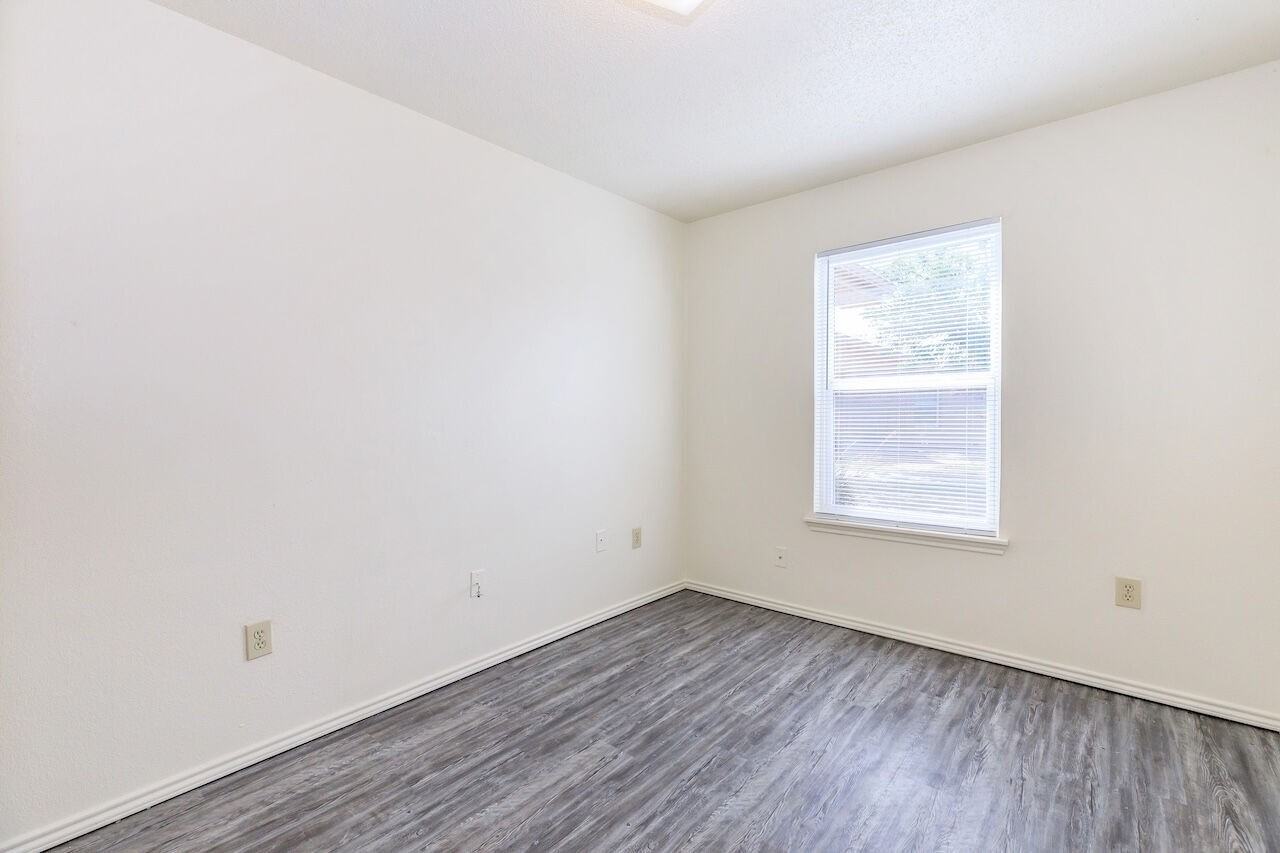 Cameron Court - Photo 7 of 48