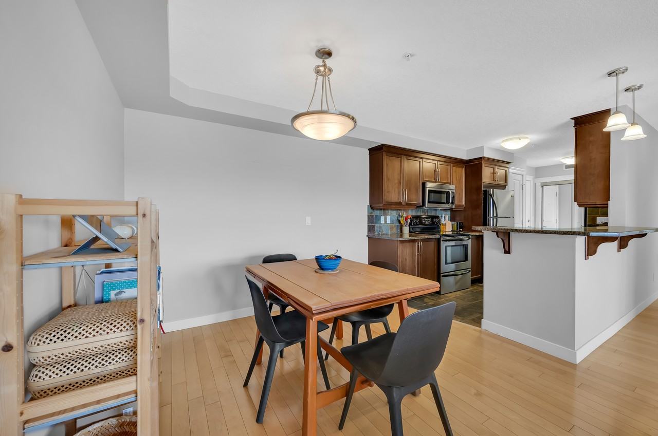 Beautiful & Bright 2 Bedroom Condo in Renfrew! (CP123) - Photo 5 of 28