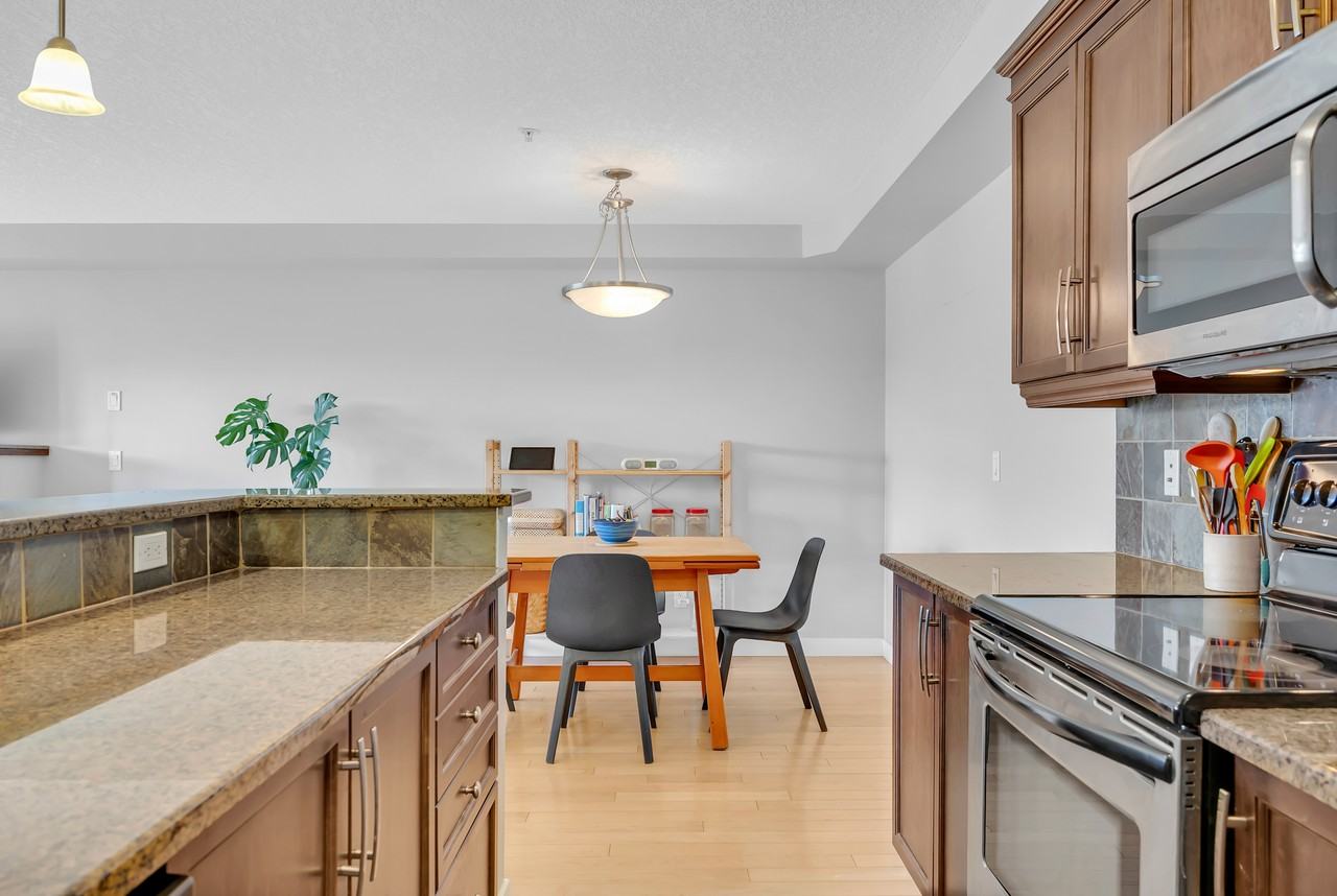 Beautiful & Bright 2 Bedroom Condo in Renfrew! (CP123) - Photo 6 of 28