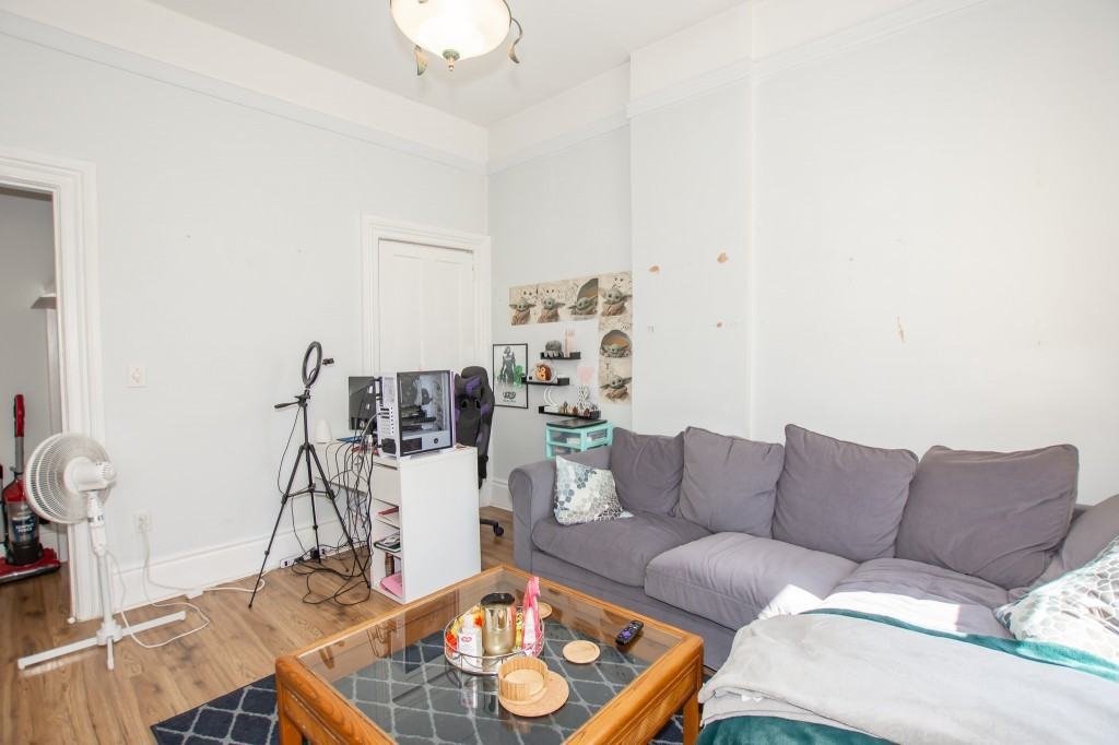 186 James St - Photo 2 of 10