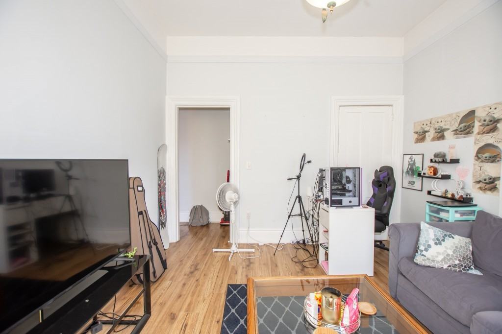 186 James St - Photo 3 of 10