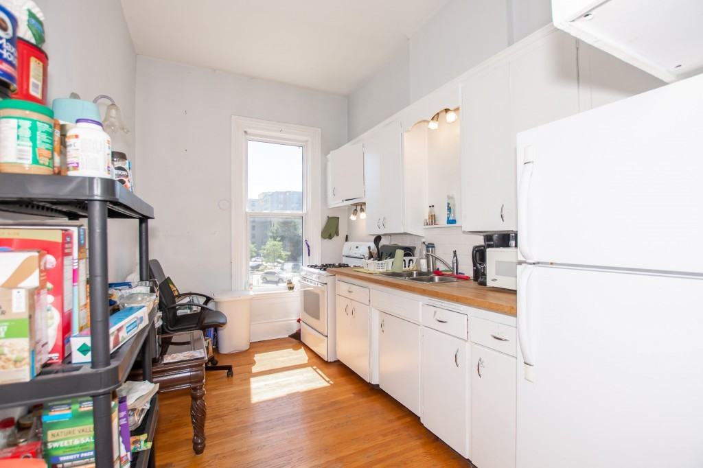 186 James St - Photo 4 of 10