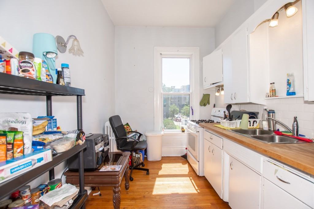 186 James St - Photo 5 of 10