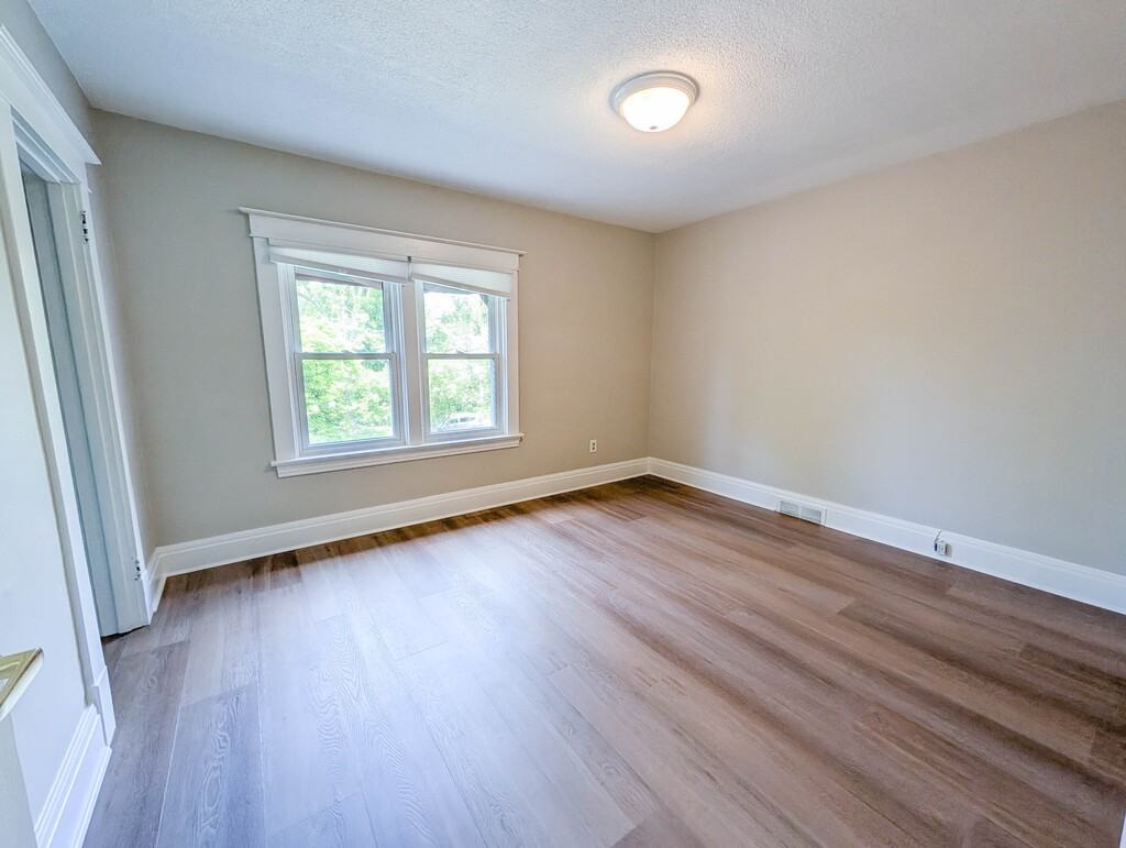 6 Wolseley Ave - 2 - Photo 7 of 25