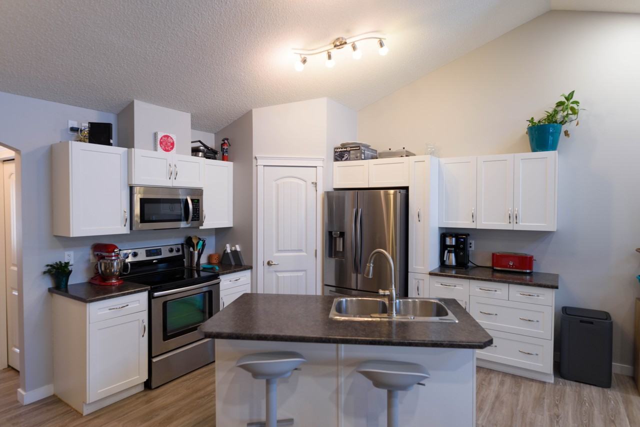 602 62 St Sw - Photo 5 of 21