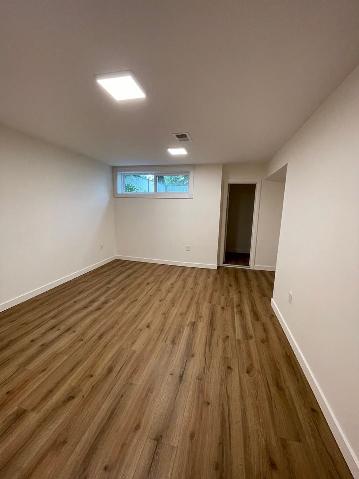 2 Bedroom BSMT 11625 83 ST NW - Photo 4 of 16