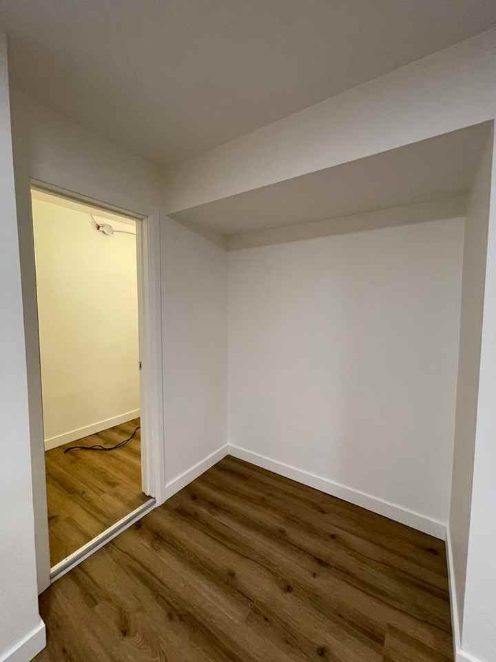 2 Bedroom BSMT 11625 83 ST NW - Photo 6 of 16