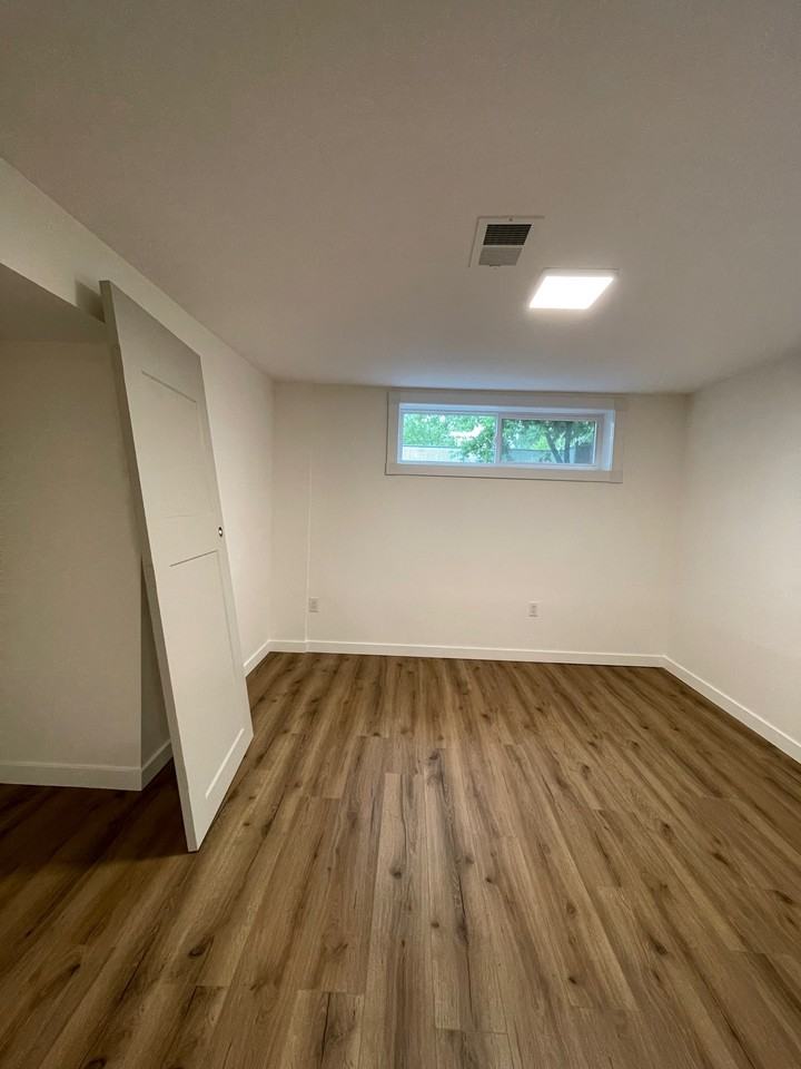 2 Bedroom BSMT 11625 83 ST NW - Photo 7 of 16