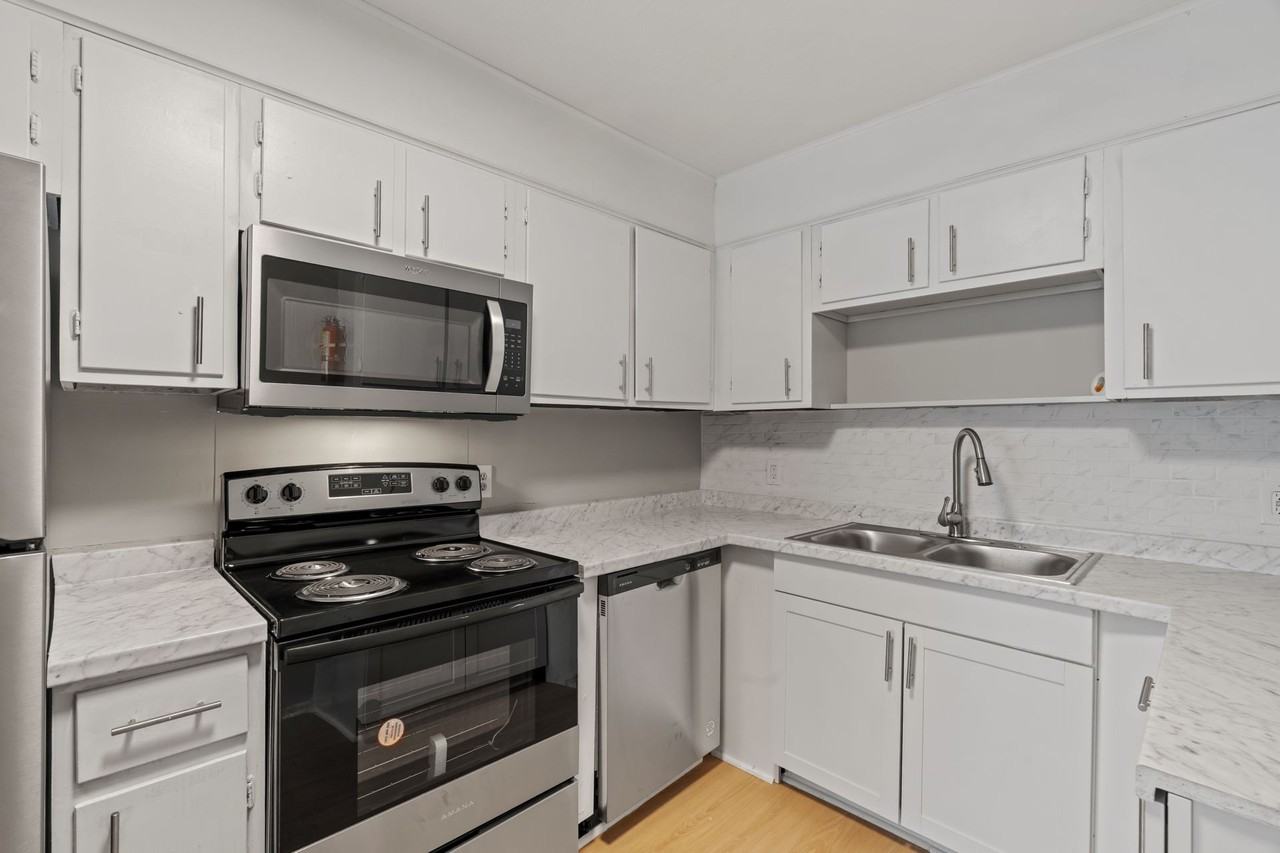 Cedarwood Apartments - Photo 6 of 42