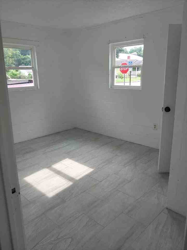500 Hardy Avenue Southwest - Photo 3 of 6