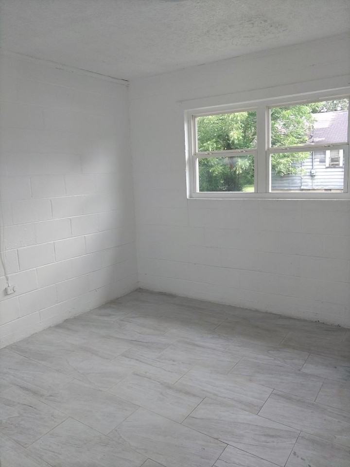 500 Hardy Avenue Southwest - Photo 4 of 6