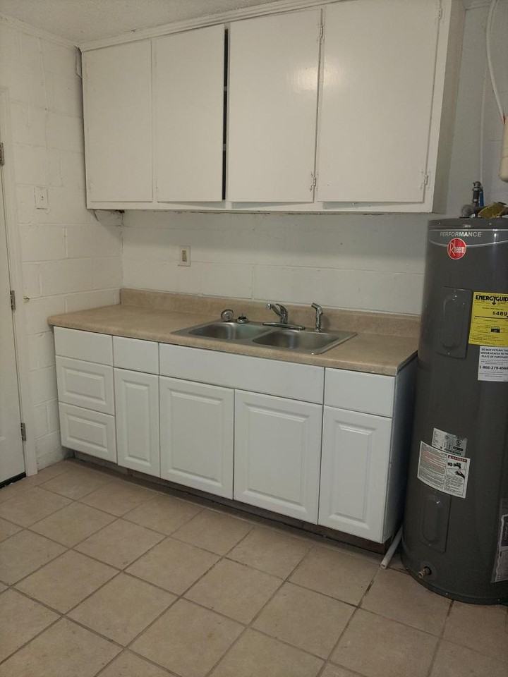 500 Hardy Avenue Southwest - Photo 5 of 6