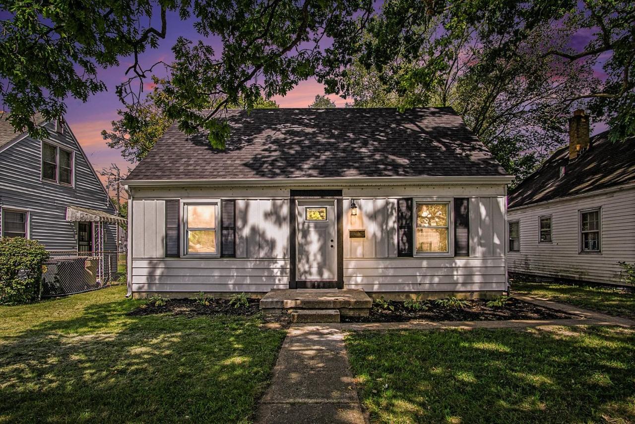 2105 Elwood Ave - Photo 2 of 8