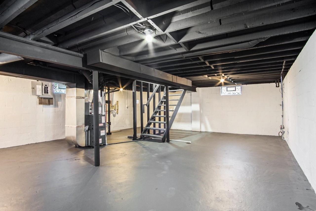 2105 Elwood Ave - Photo 7 of 8