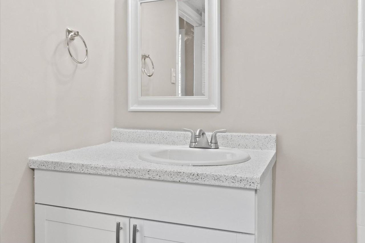 Chateau Apartments - Photo 5 of 47