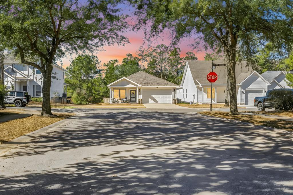 246 Marsh Lndg N - Photo 2 of 11