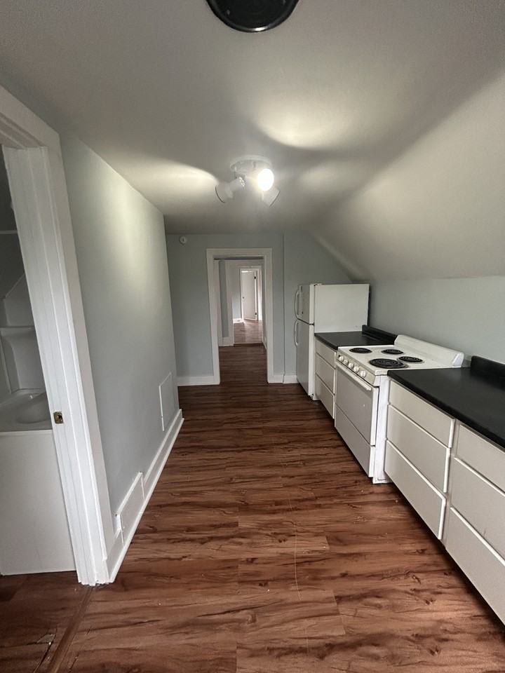 100 S 8th St #2 - Photo 4 of 10