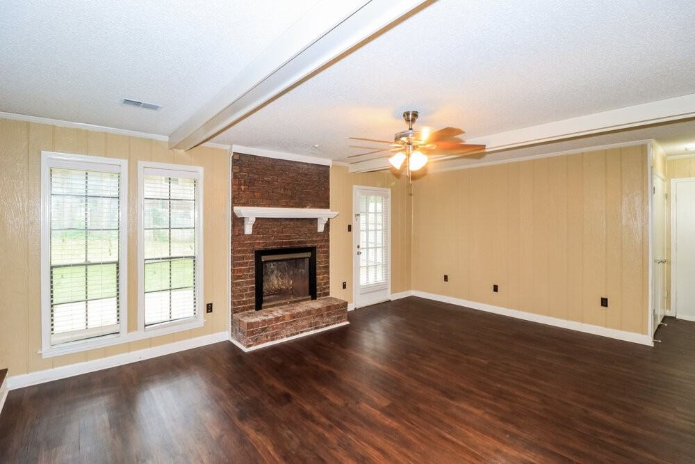 5672 Remsen Ave - Photo 5 of 17