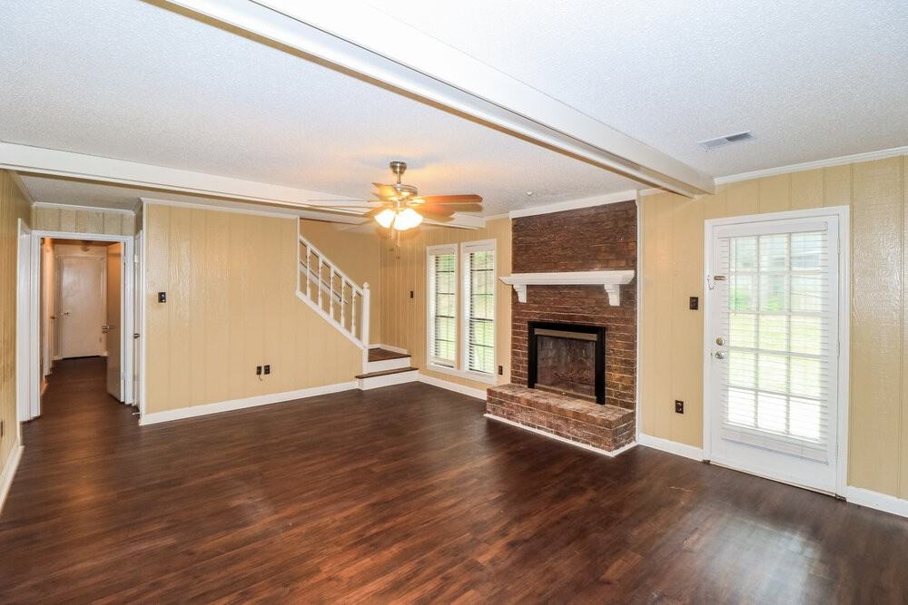 5672 Remsen Ave - Photo 6 of 17