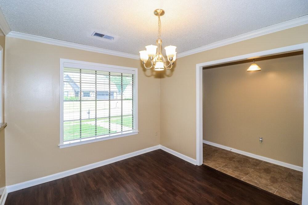 5672 Remsen Ave - Photo 7 of 17