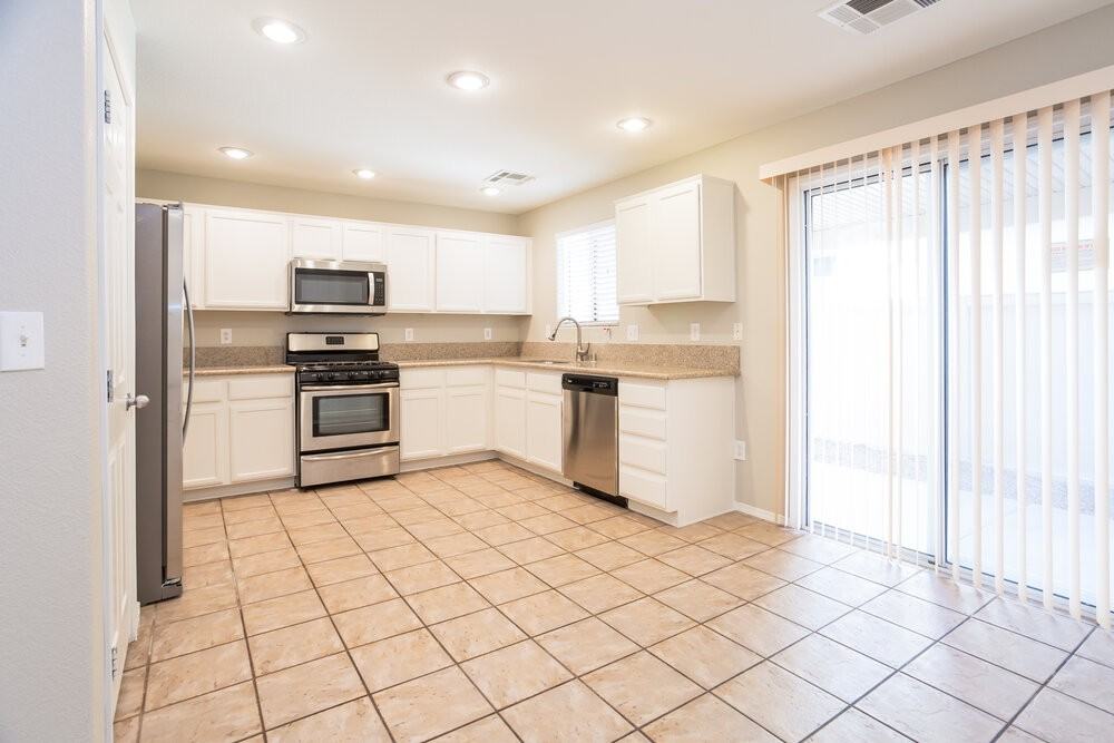 8137 Finch Feather St - Photo 4 of 15
