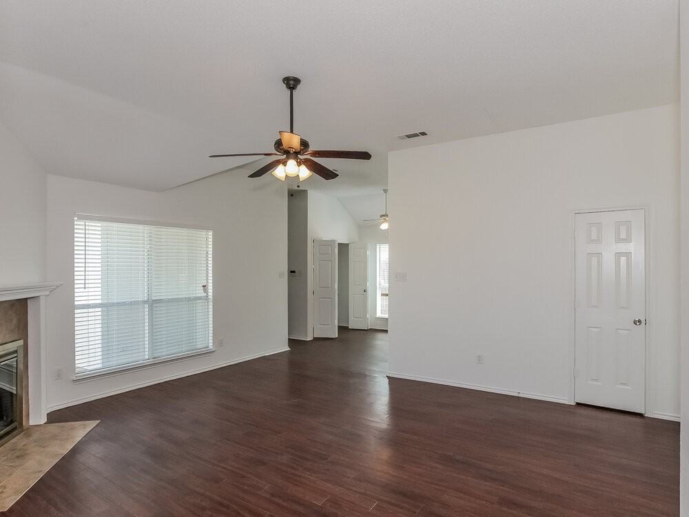 1349 Meadow Creek Dr - Photo 2 of 12