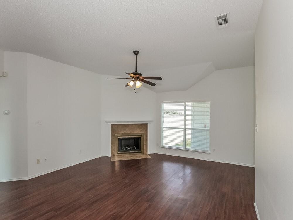 1349 Meadow Creek Dr - Photo 3 of 12