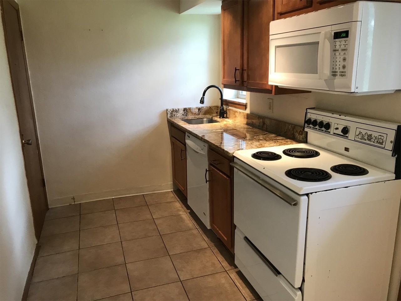 224 Mccutcheon Ln #B - Photo 3 of 24