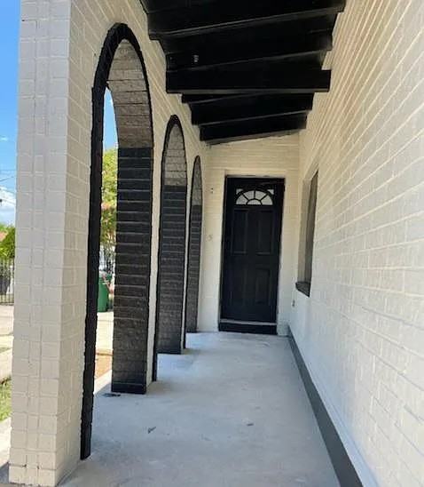 2026 Dahlgreen Ave - Photo 2 of 11