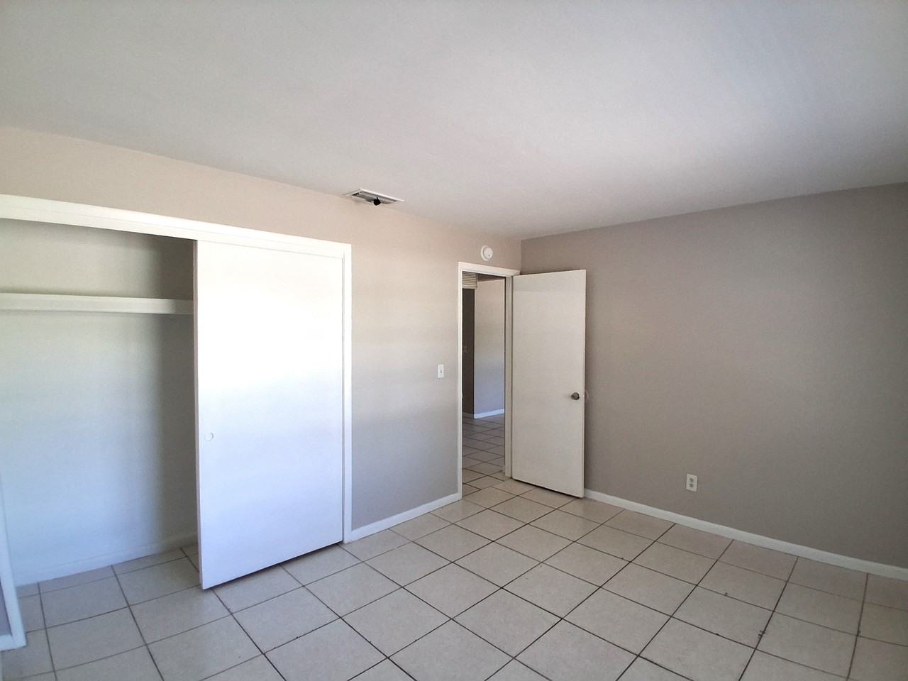 2203 Se 15th Pl #2203 - Photo 6 of 9
