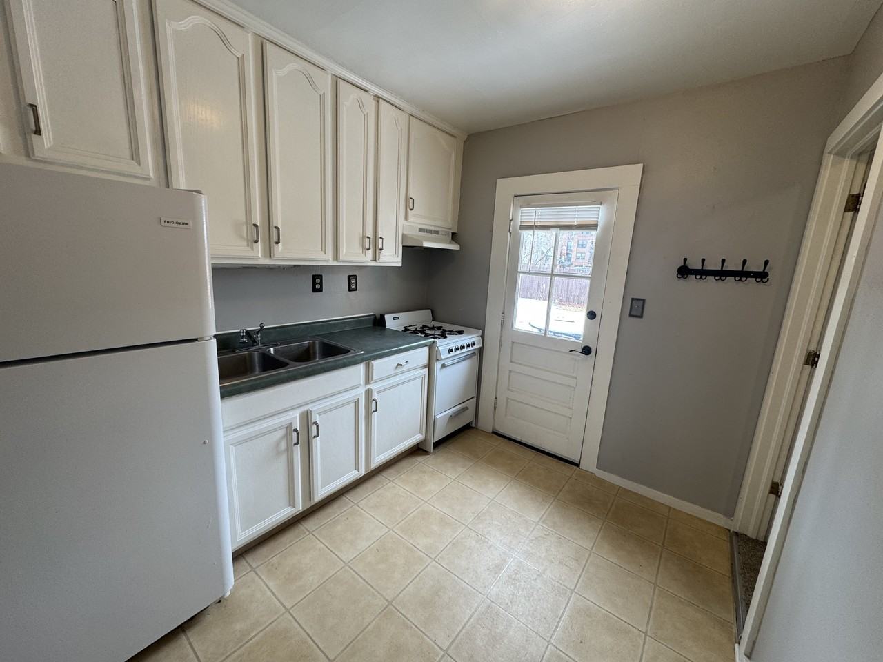 213 Perry St #2 - Photo 3 of 18