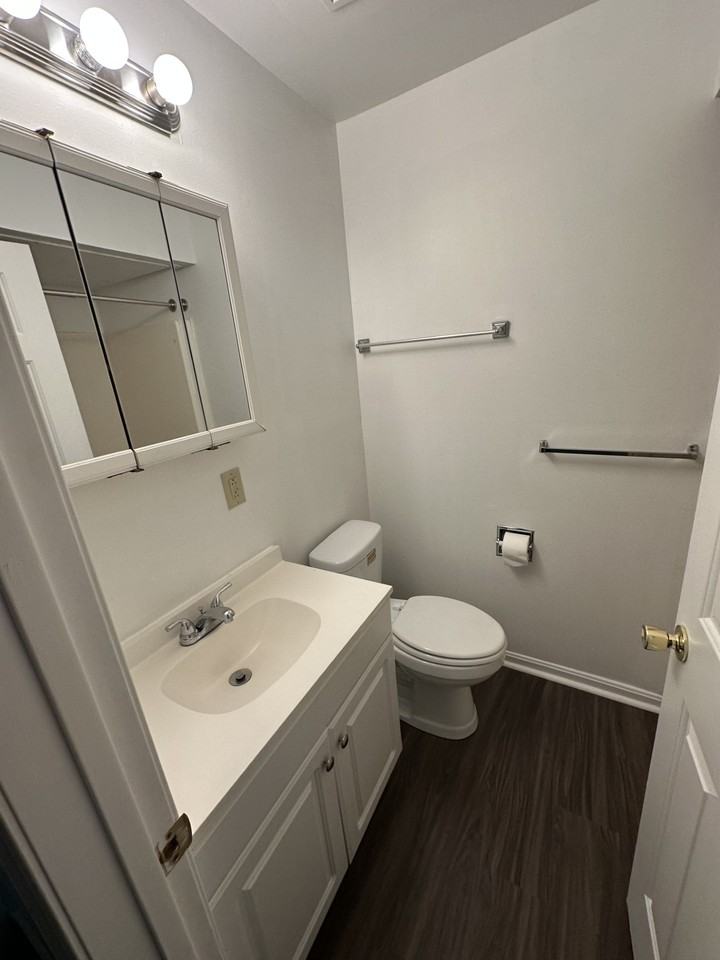 4215 Sussex Dr #6 - Photo 5 of 8