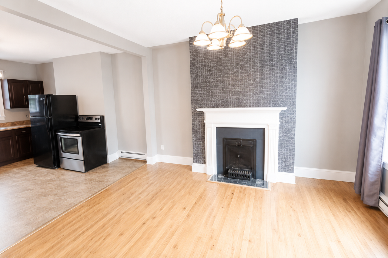 129 Craigmillar Ave #MAIN - Photo 2 of 8