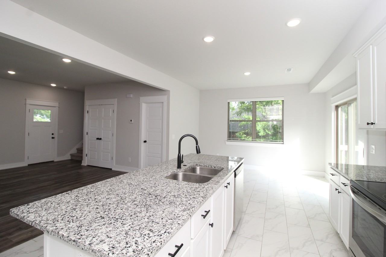 11 Hillswick Dr #1 - Photo 4 of 36