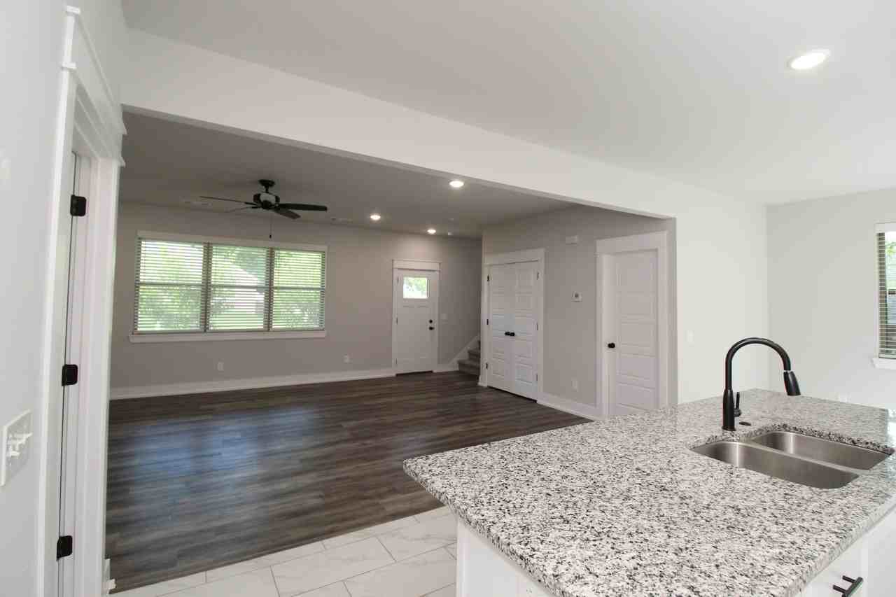 11 Hillswick Dr #1 - Photo 5 of 36